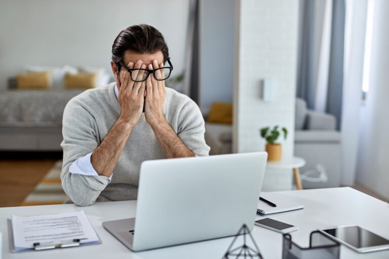 Burnout no trabalho: fatores de risco e como proteger sua saúde mental na carreira